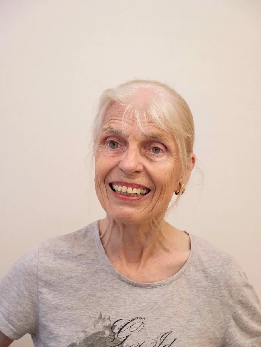 Smilende ældre Godtand patient