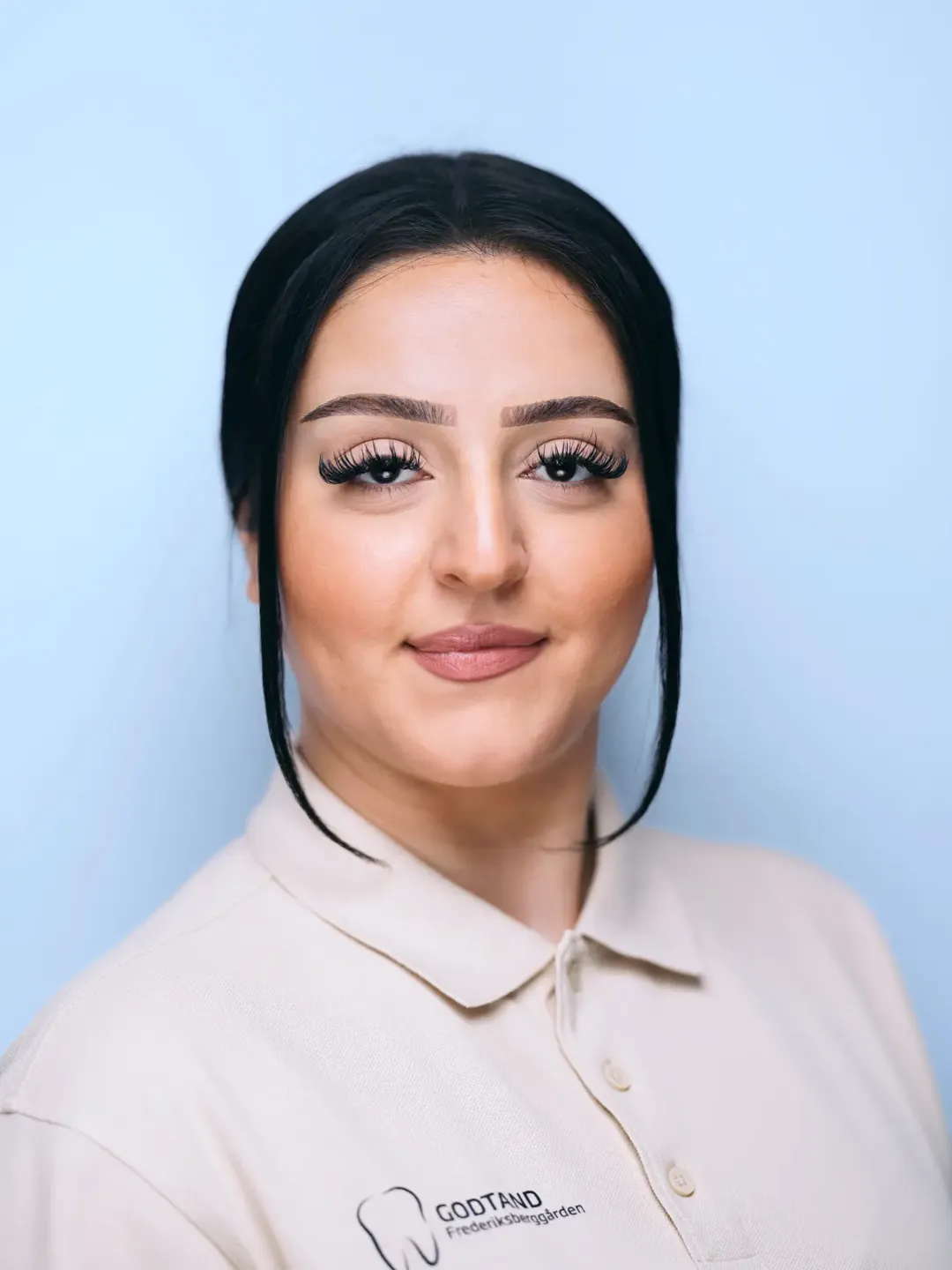 Portræt af klinikassistent-elev Isabell Soltani Sarvestani, Godtand Frederiksberggårdens tandklinik