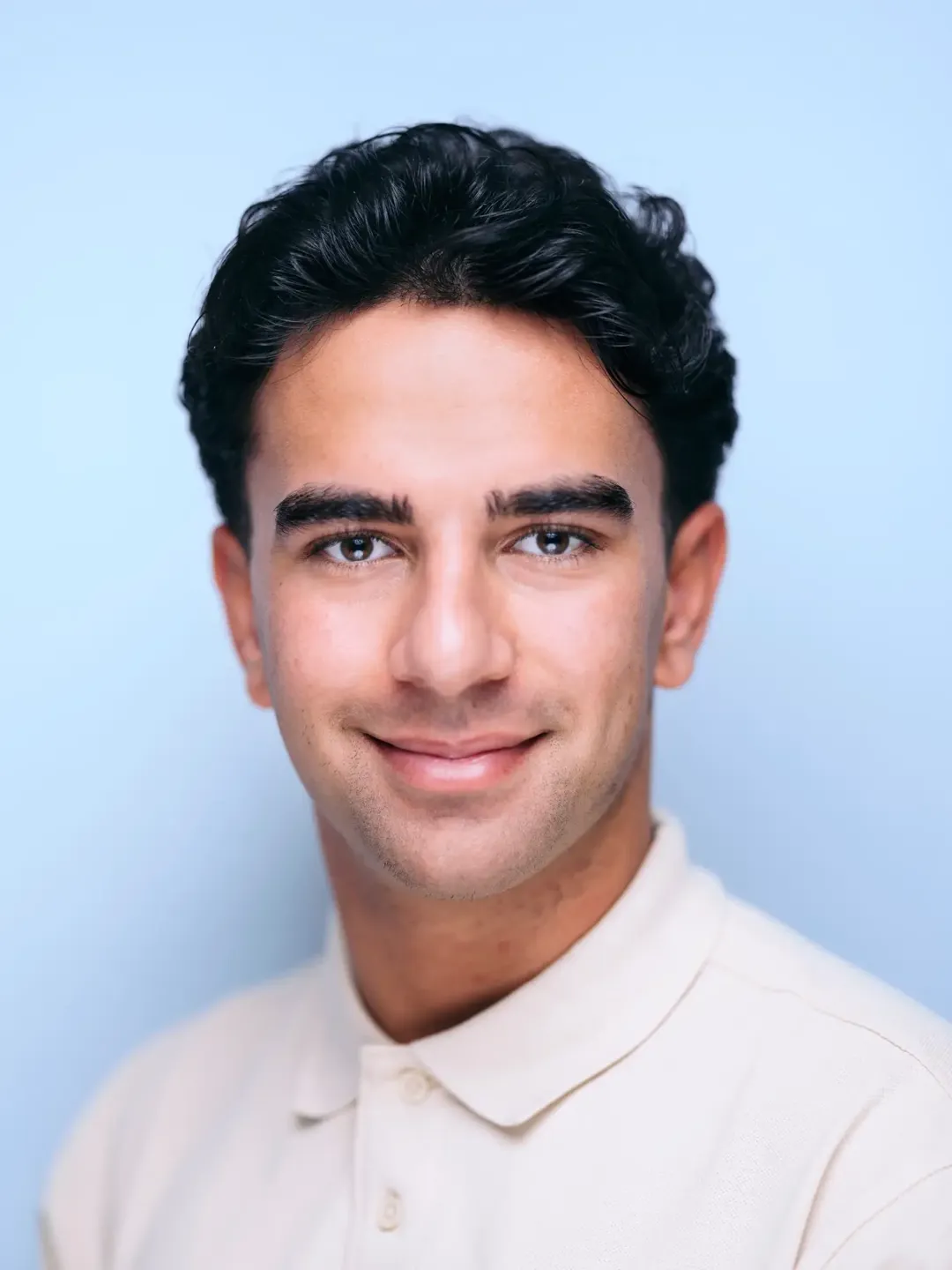 Portræt af klinikmedhjælper Roman Aziz, Godtand Frederiksberggårdens tandklinik